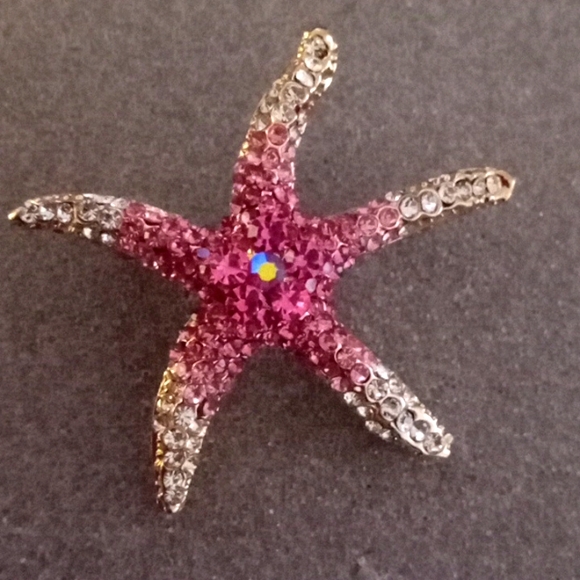 Elegant Starfish Brooch in Red and Gold - Picture 4 of 5